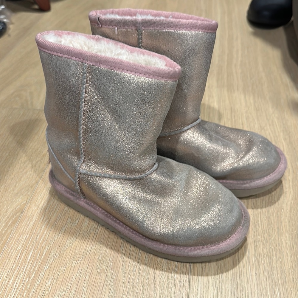 Girls shimmery uggs